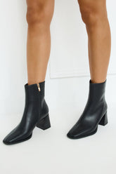 Alania Boots Black