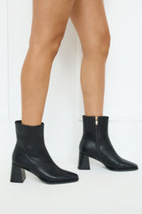 Alania Boots Black