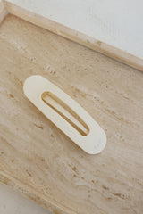 Oversized Lay Down Claws Matte Cream