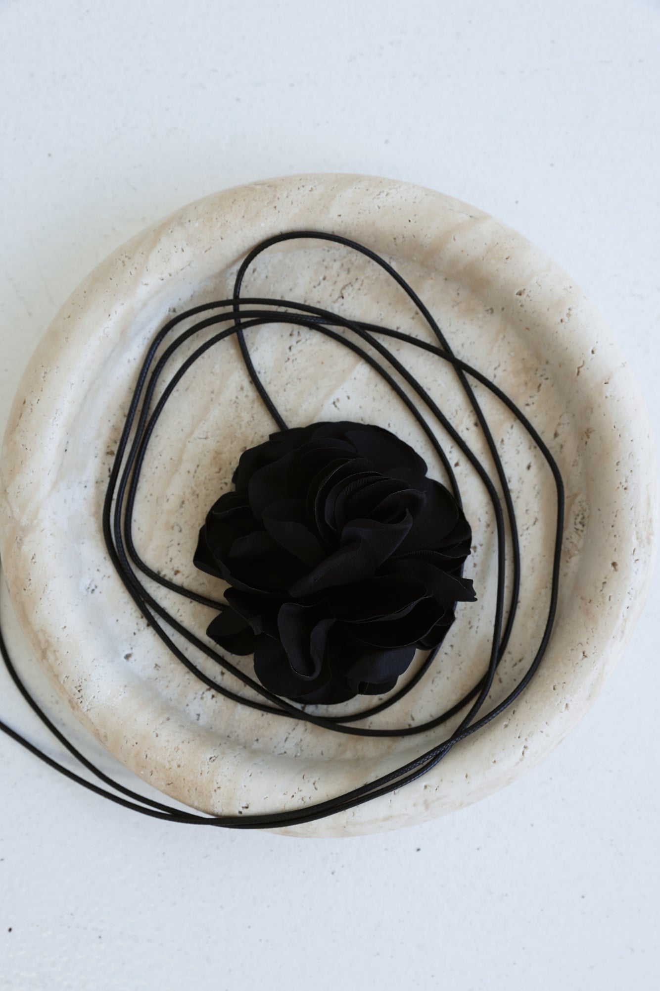 Dainty Rosette Necklace Black