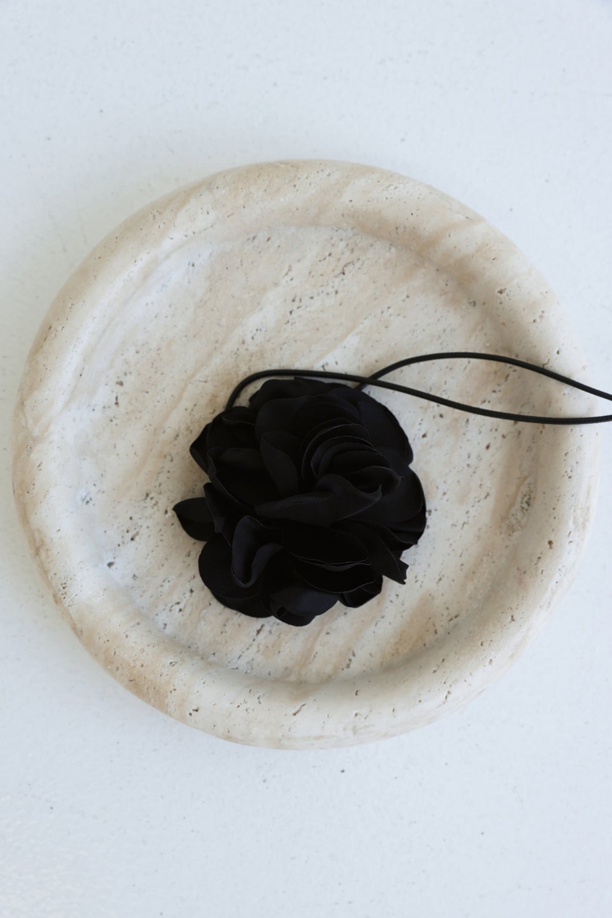 Dainty Rosette Necklace Black