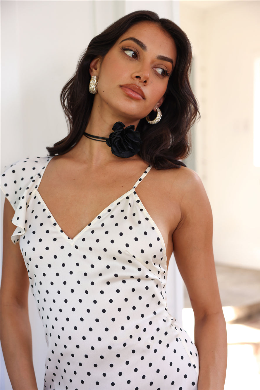 Dainty Rosette Necklace Black