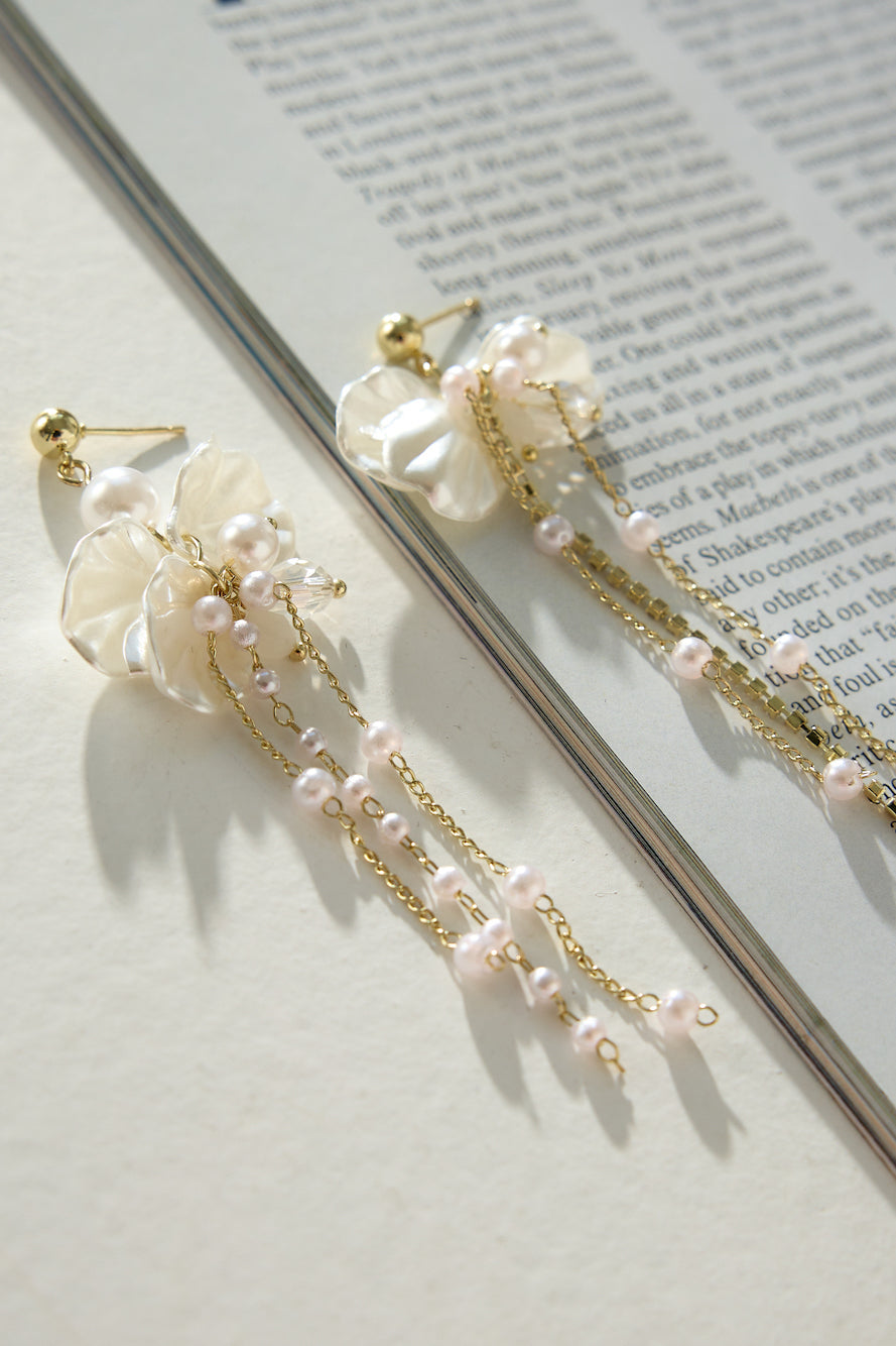 Delicate Gal Earrings Gold