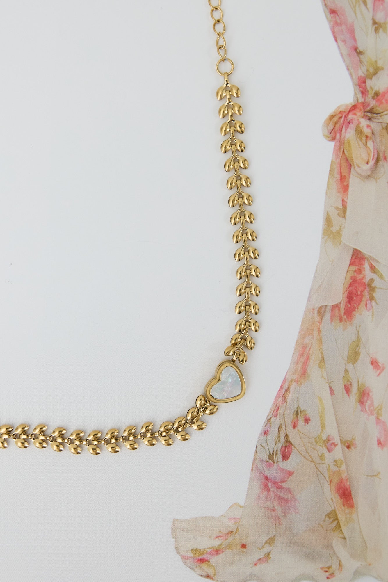 Dainty Love Bracelet Gold