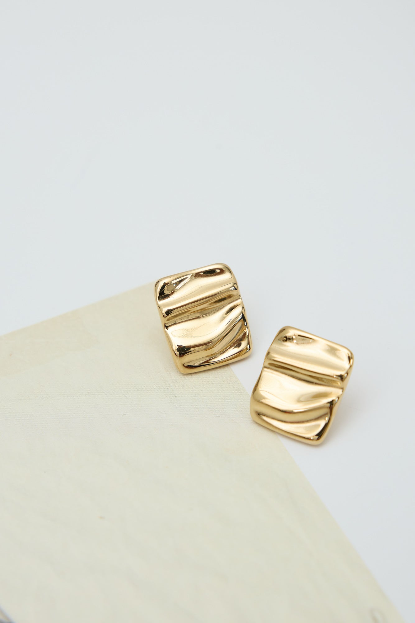 Lisa Earrings Gold