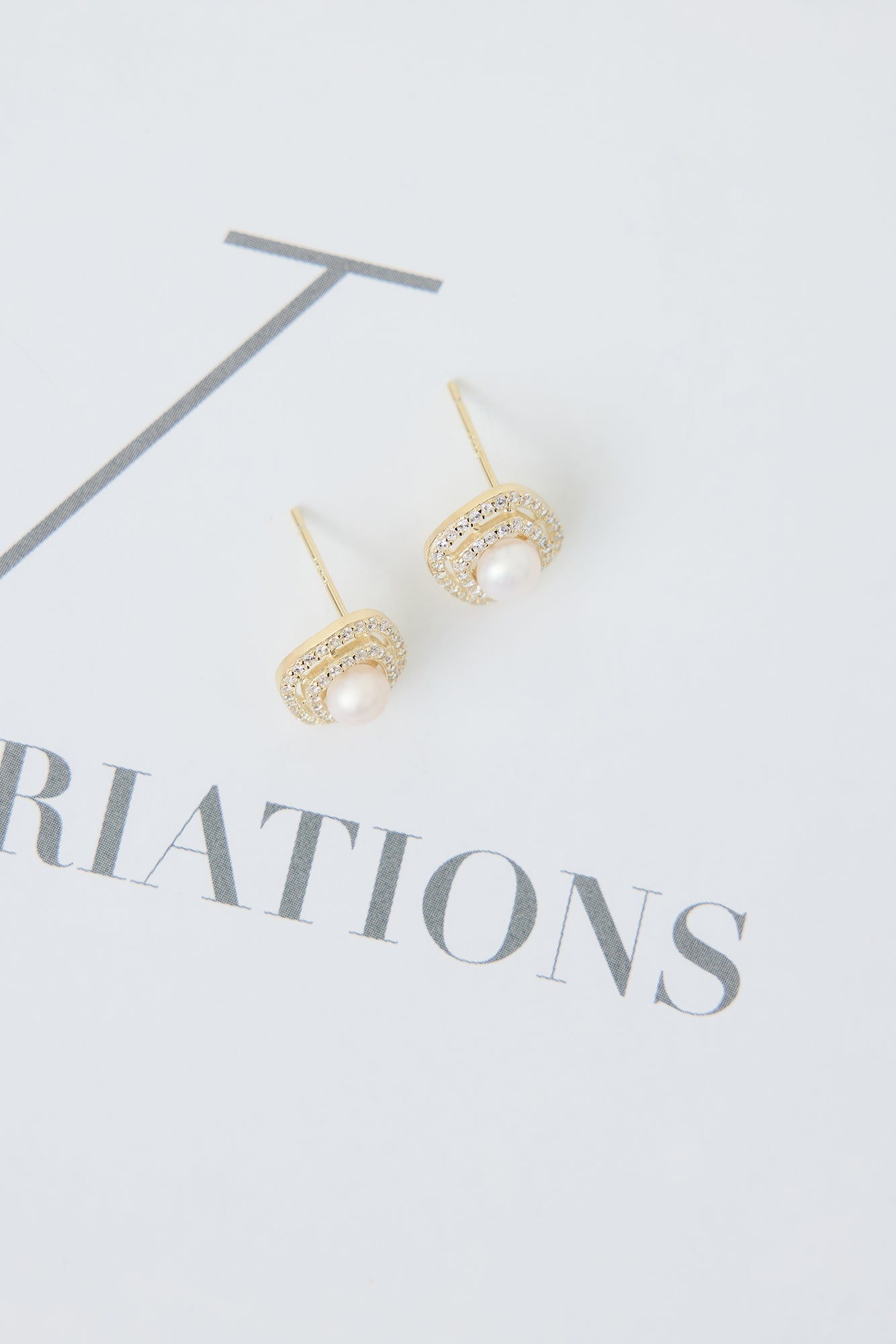 Dinner Dates Earrings Gold