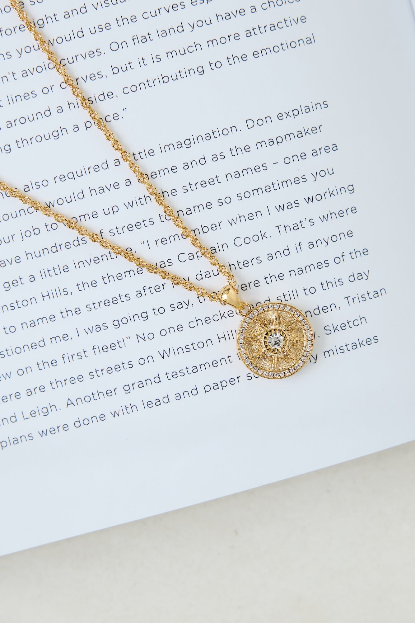 Follow The Compass Necklace Gold