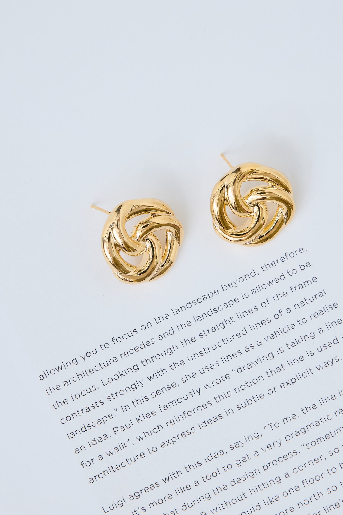 Exotic Touch Earrings Gold