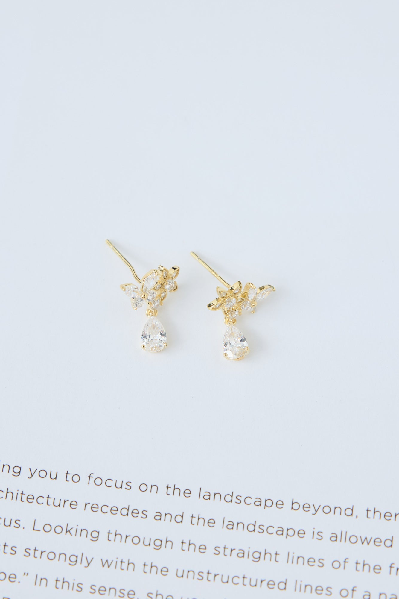 Little Effort Earrings Gold