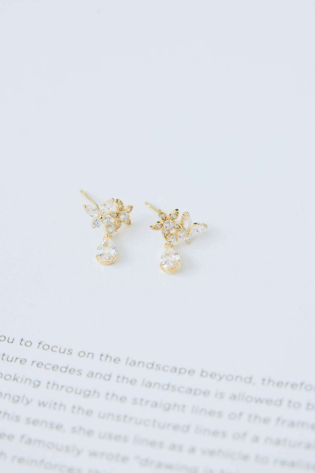 Little Effort Earrings Gold