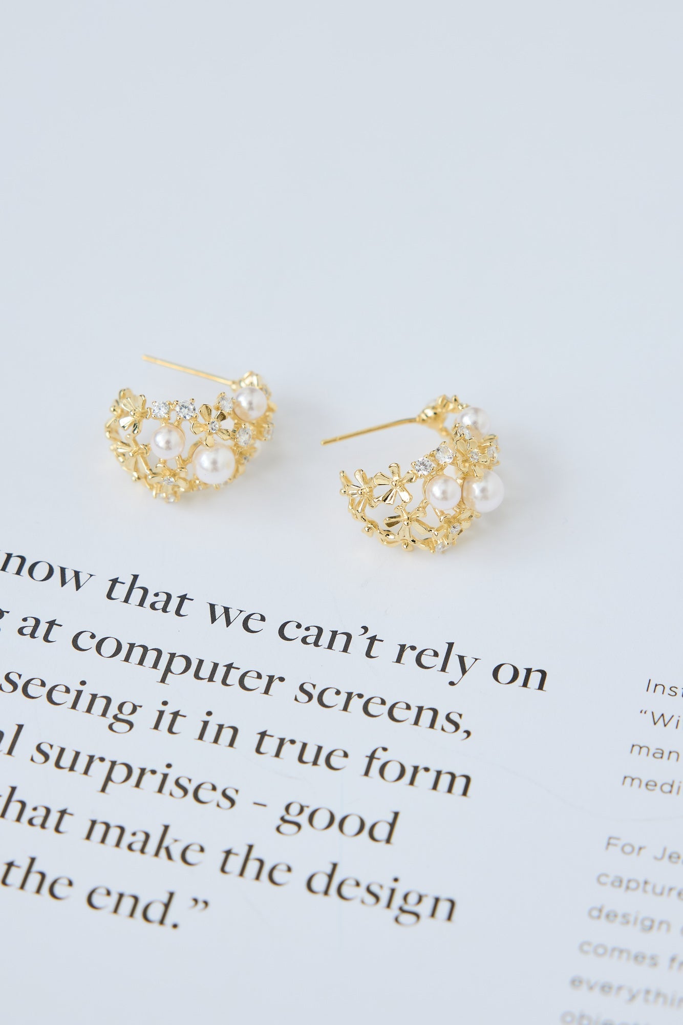 Looks Like Love Earrings Gold
