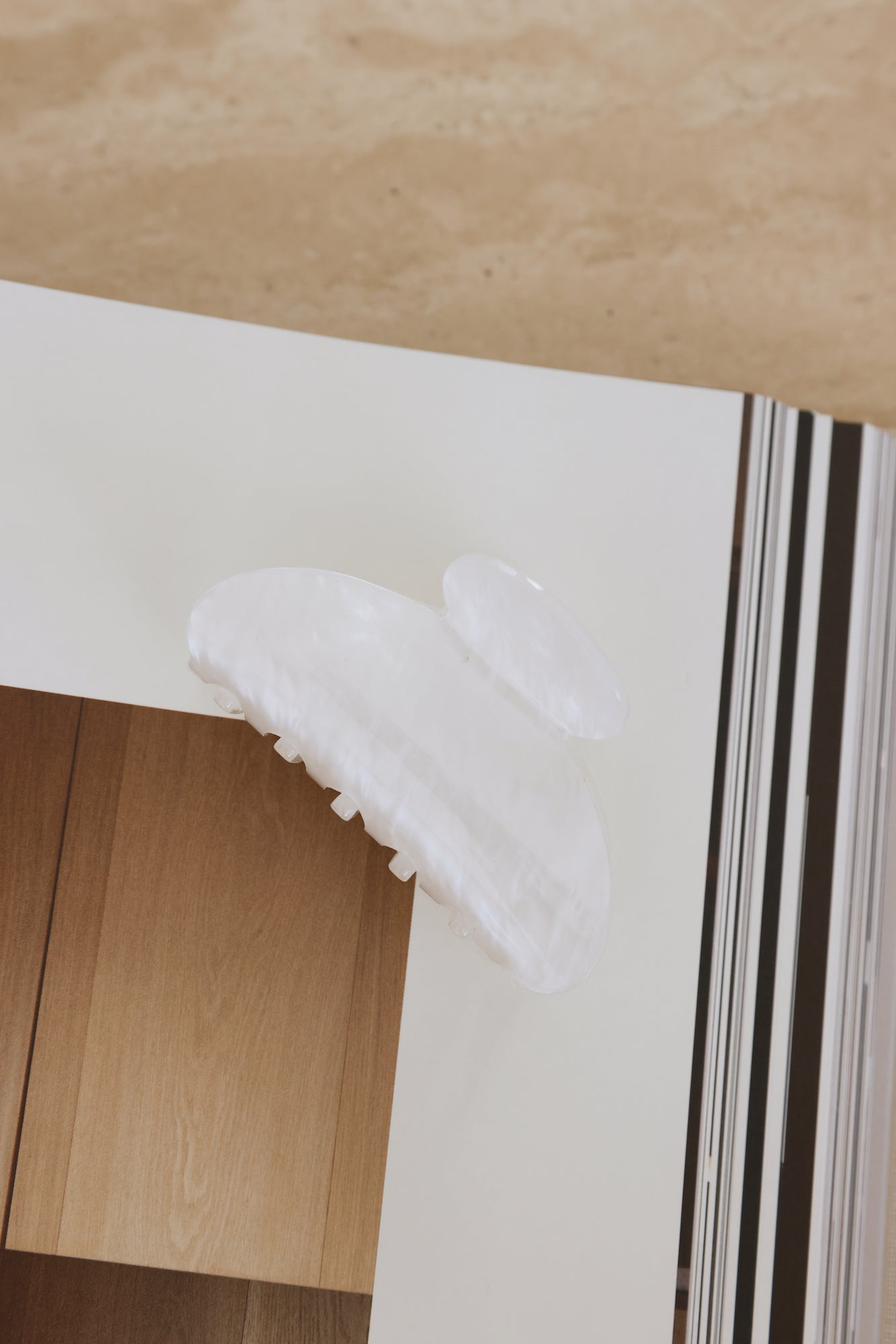 Endless Shore Claw Clip White
