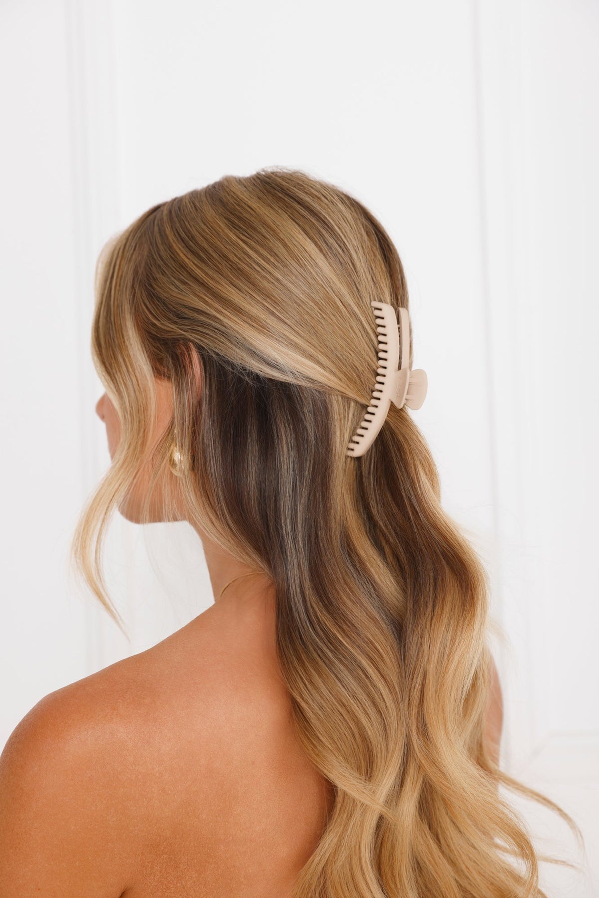 Matte Midi Hold Everything Claw Bone