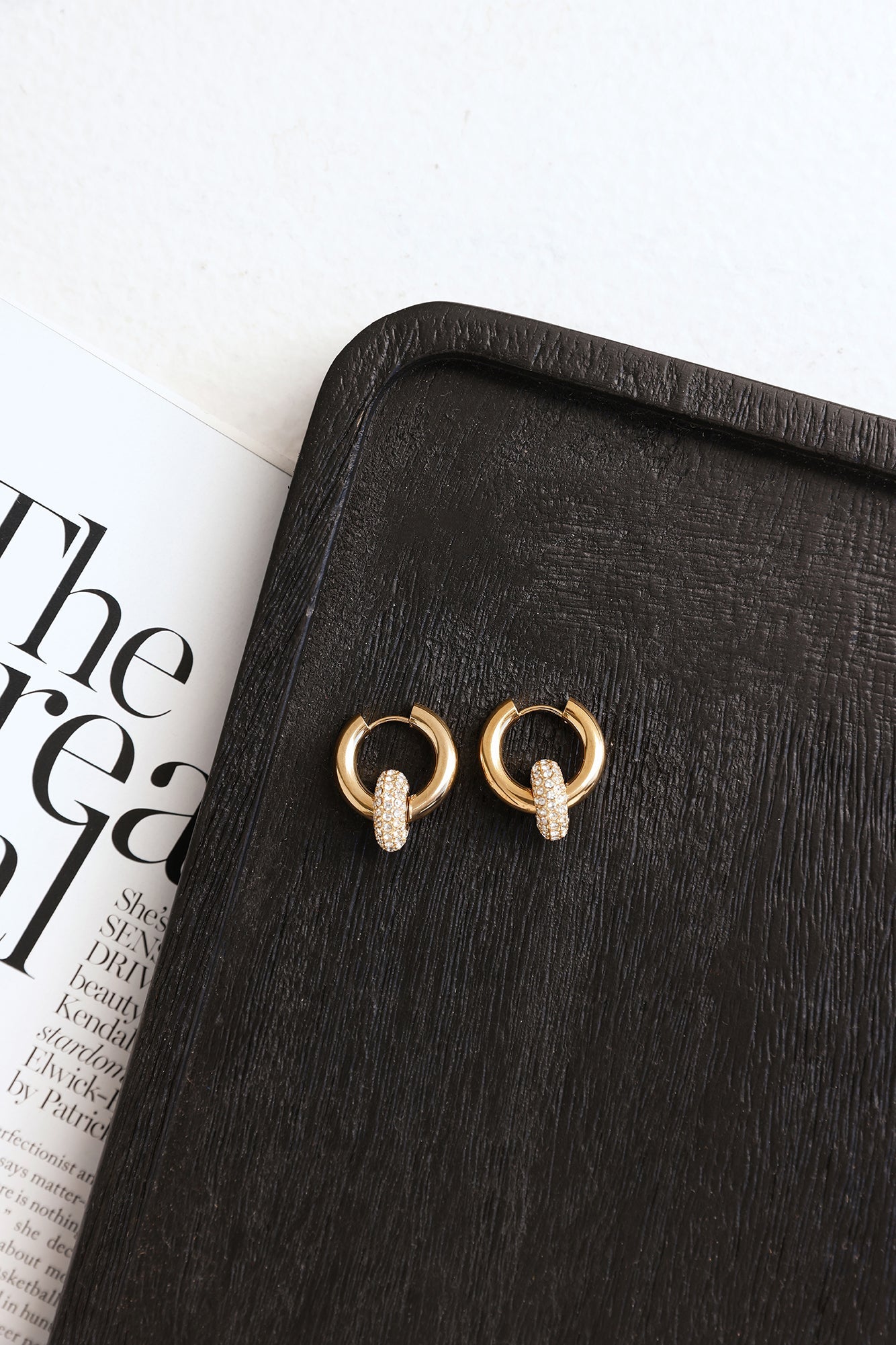 Iconic Babe Earrings Gold