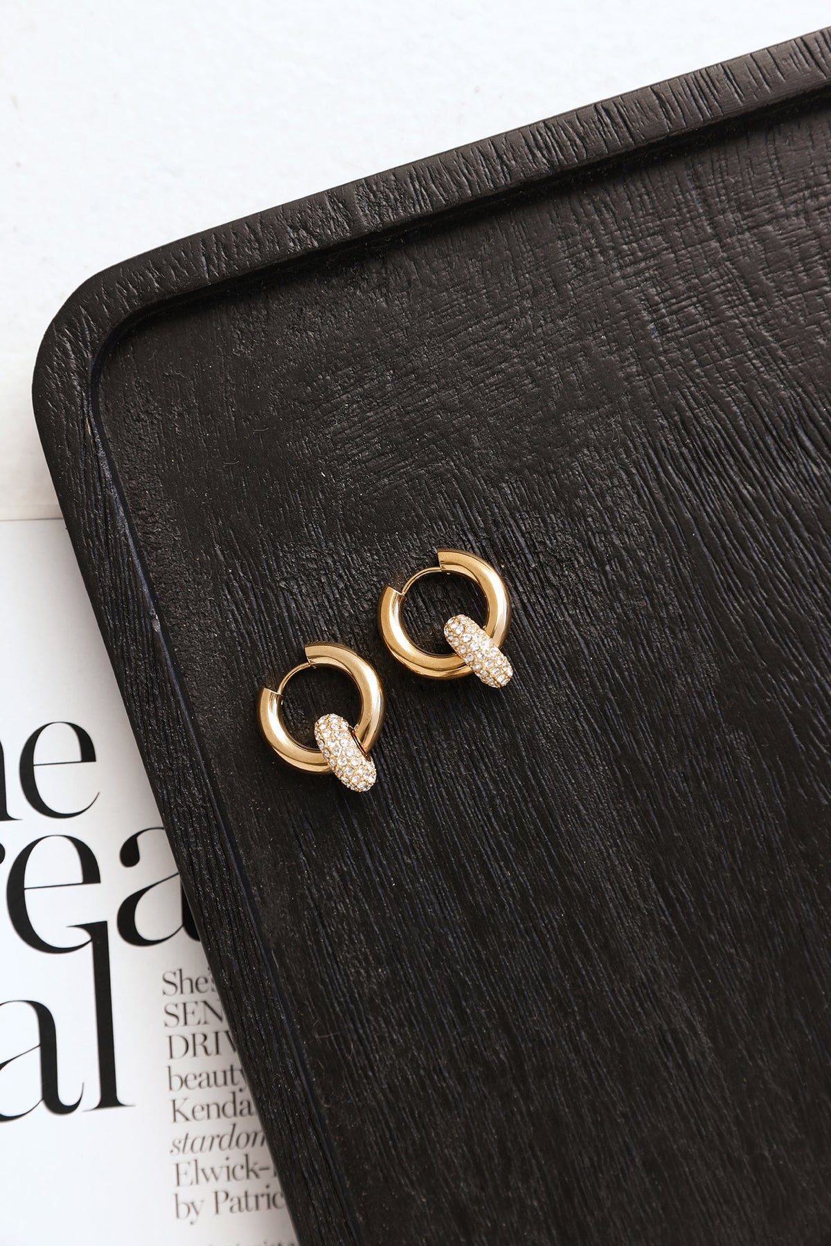 Iconic Babe Earrings Gold