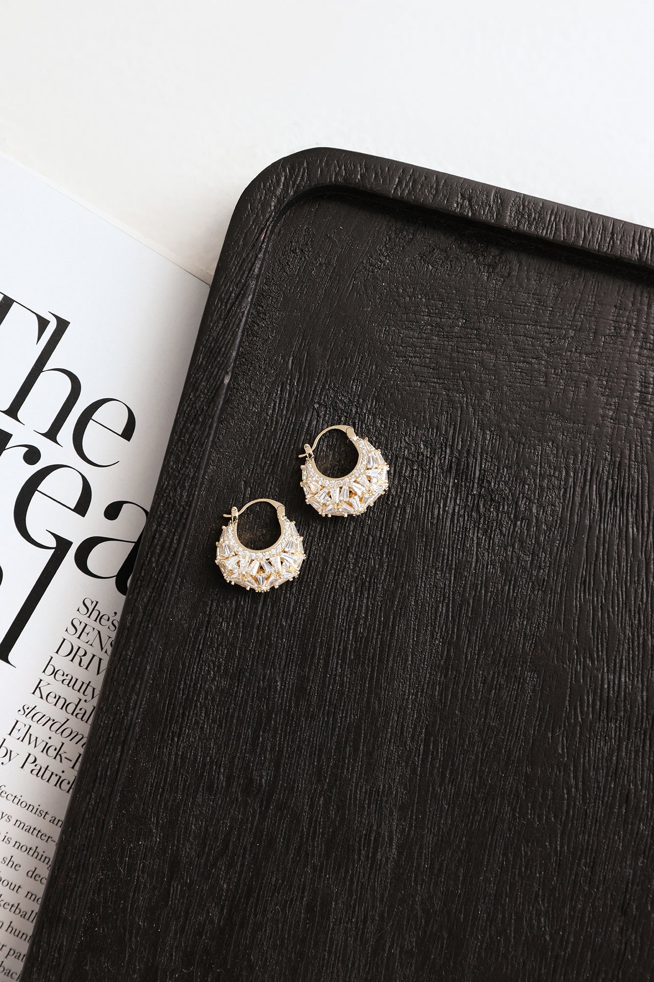 Chic By Design Earrings Gold