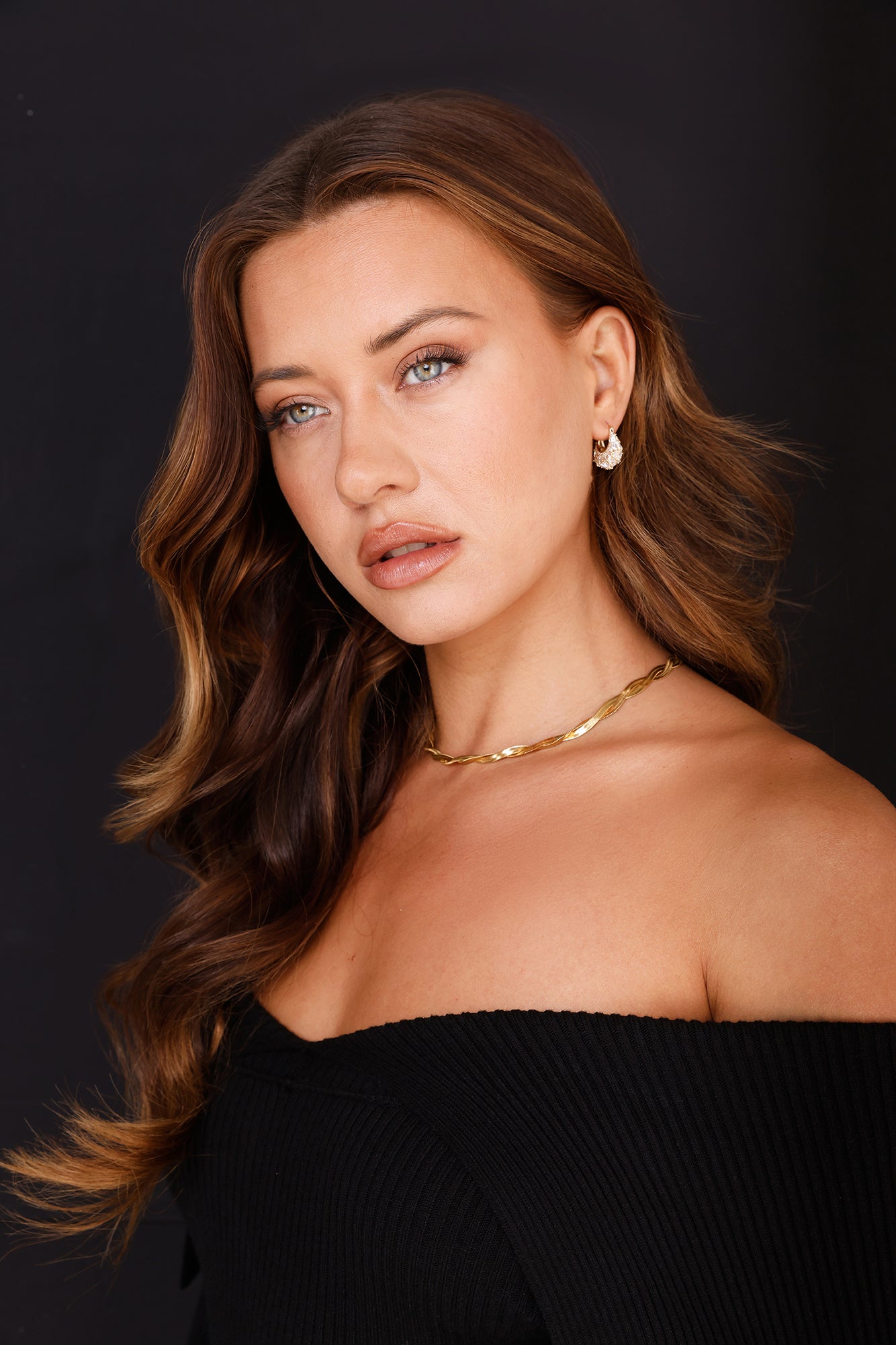 Chic By Design Earrings Gold