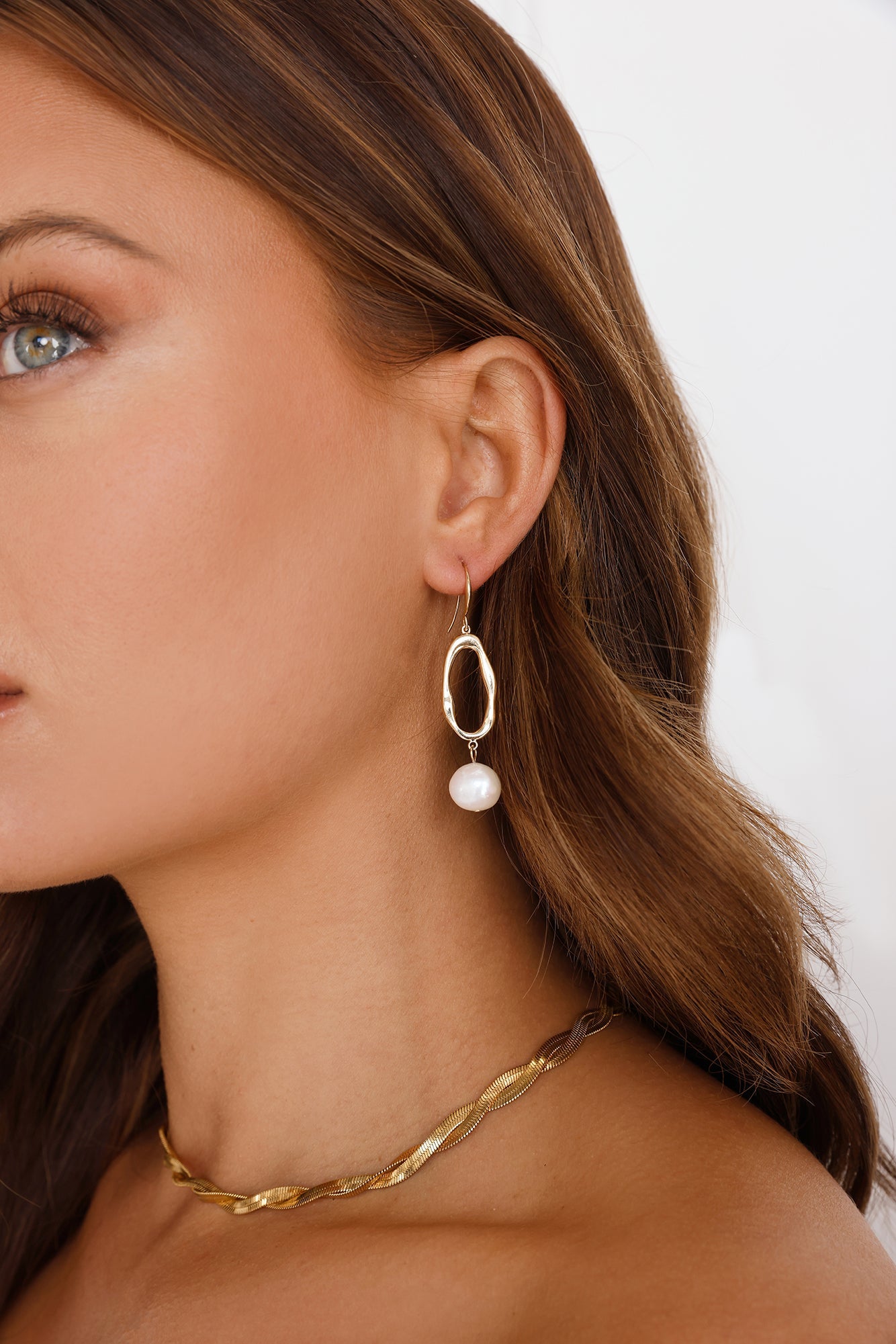 Essence Collection Earrings Gold