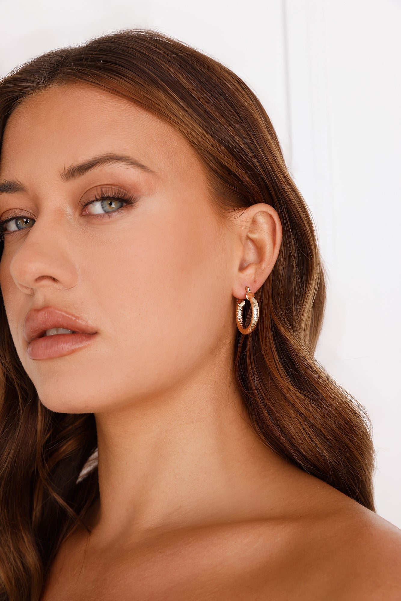 Crisp Details Earrings Gold