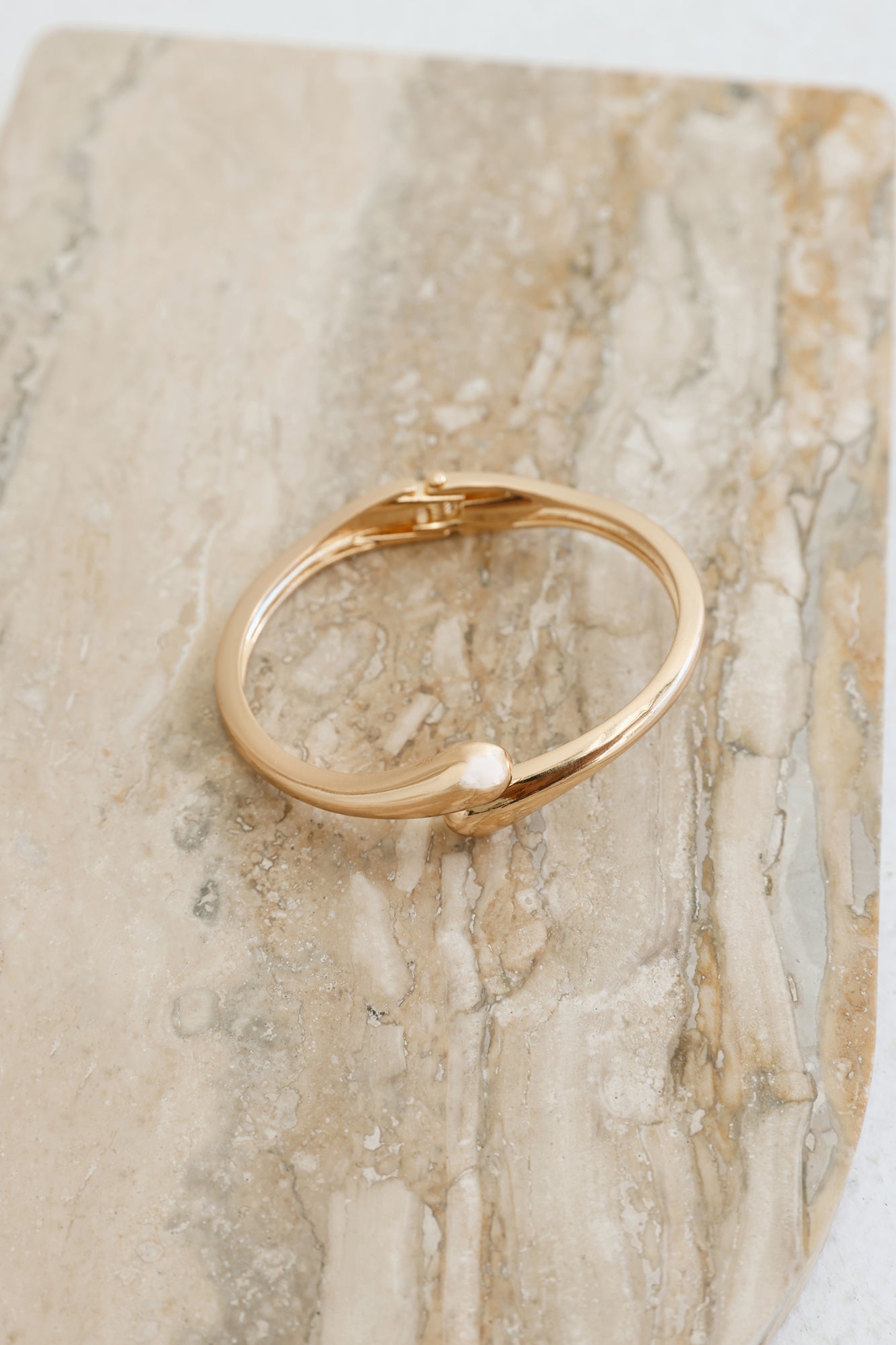 Elevating Style Bangle Gold