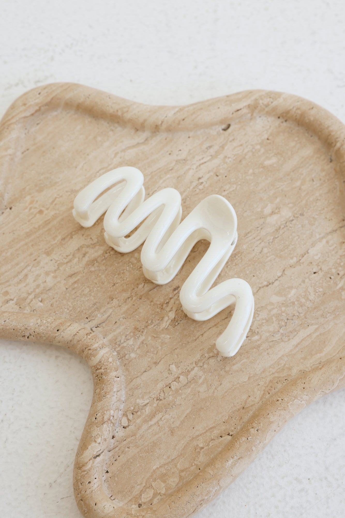 Coastal Curl Claw Clip White
