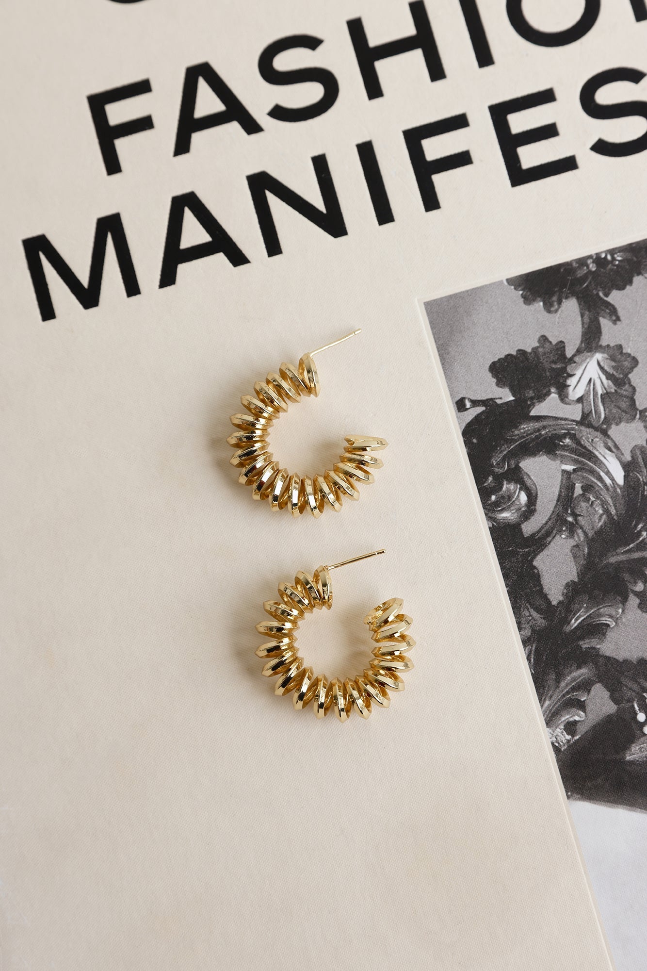 Decades Of Style Earrings Gold