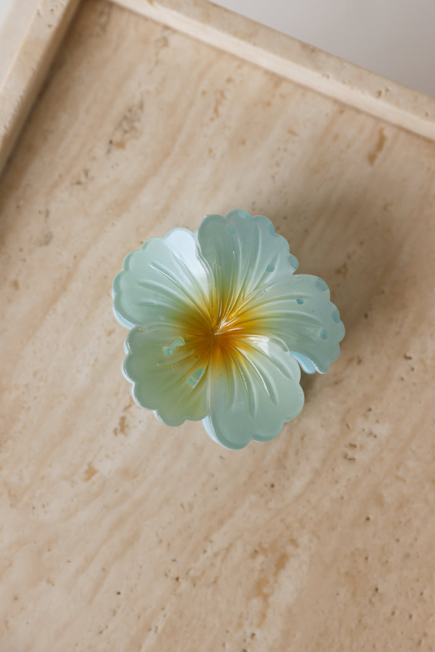 Daisy Dew Claw Clip Blue